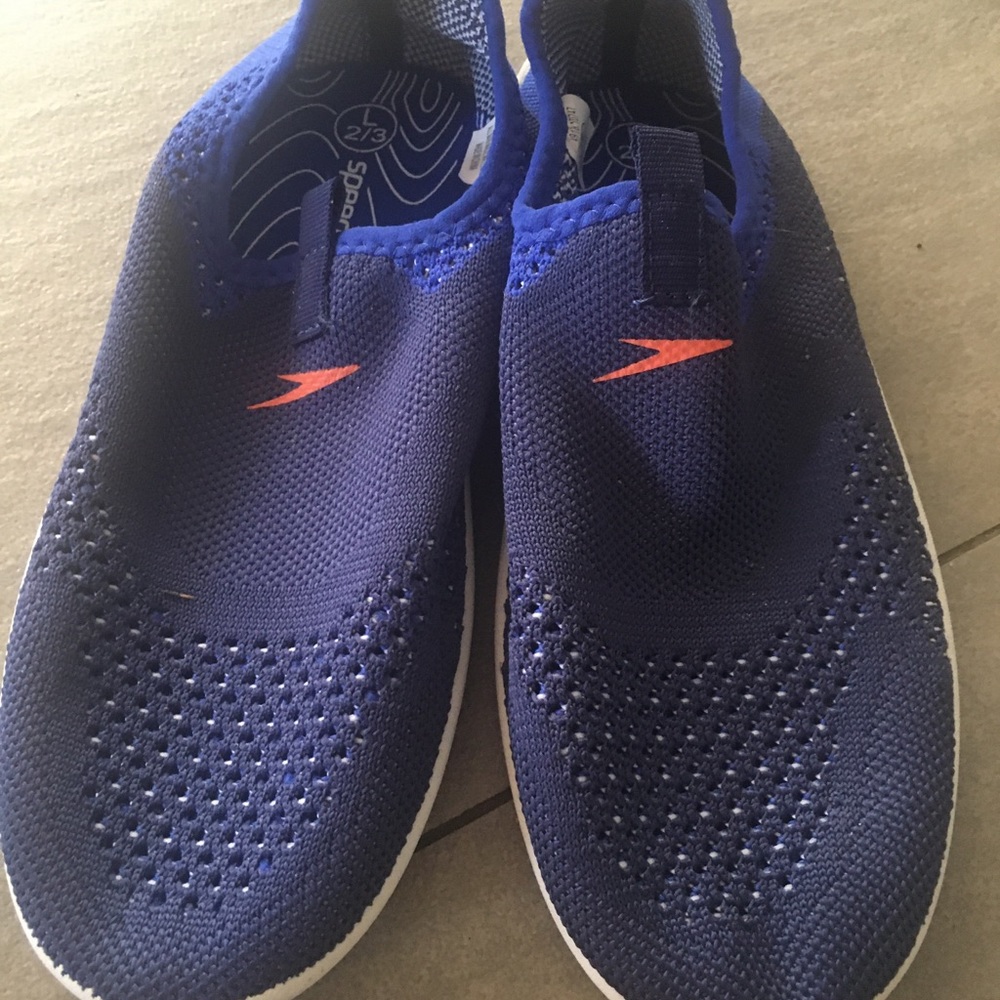 Speedo Pool/Water Shoes- Kids SZ : L